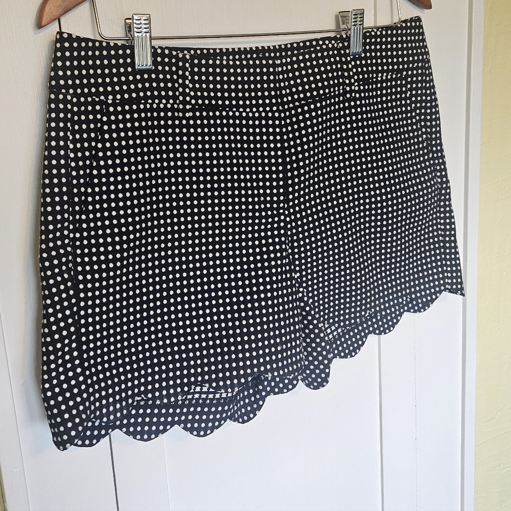Ann Taylor Polka Dot Shorts 6 Black Pockets Scalloped Hem Belt Loops Zipper - Picture 2 of 8